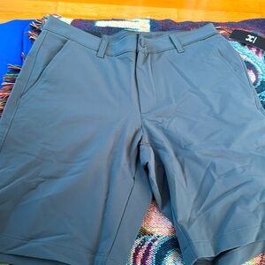 Size 32W Men’s Khaki shorts gray